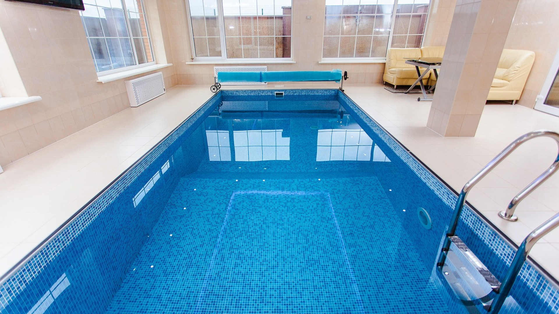 4 conseils pour bien choisir sa piscine intérieure - ARCHWATER